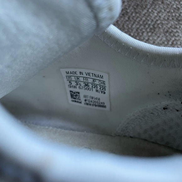 Adidas NMD R1 V2 - Picture 7 of 7